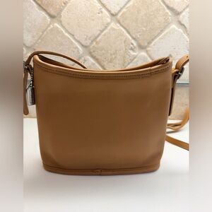Coach Vintage Tan Leather Shoulder Bag - Never used - Like new!